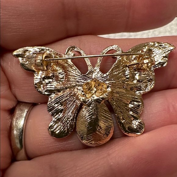 Beautiful Butterfly Brooch with Blue Crystals in Gold Tone Setting NEW - Picture 3 of 3